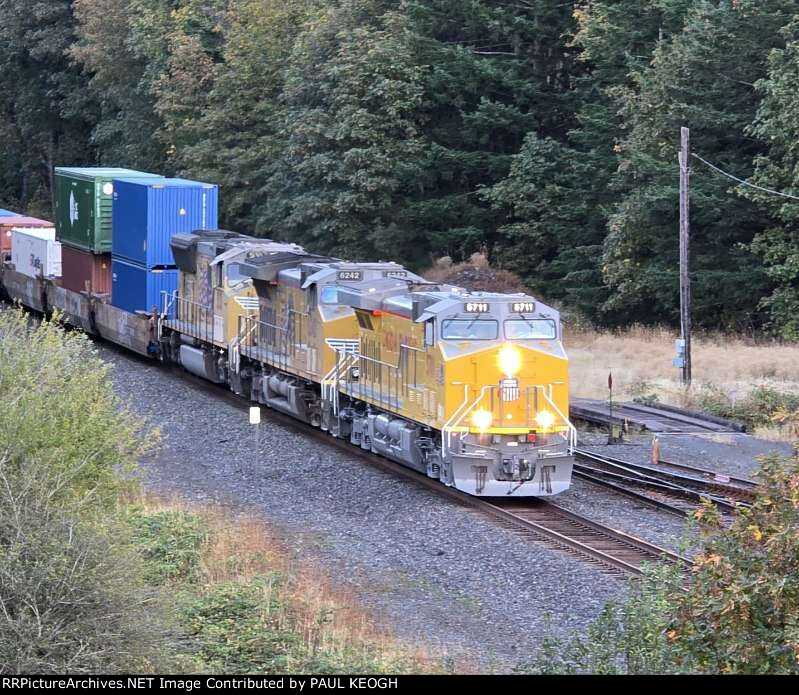 UP 5711 Leads A Westbound Stack towards Portland,  Oregon on Her First Revenue Run Westbound 